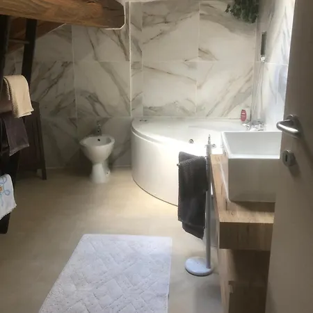 ベッド・アンド・ブレックファスト B &b C'era Volta *