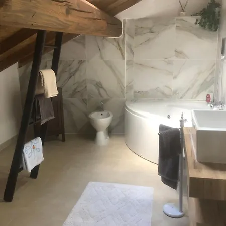 ベッド・アンド・ブレックファスト B &b C'era Volta Cascina (Parma)